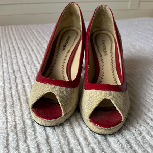 Bongo size 7 heel tan linen style with red patent leather, peep toe - Picture 2 of 4